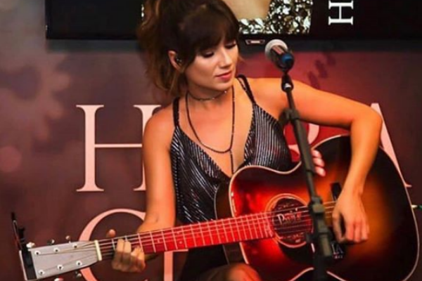 Paula Fernandes solta a voz e incorpora a Lady Gaga em cover
