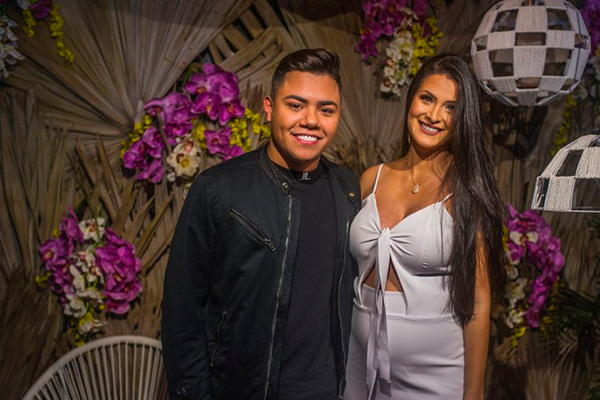 Reconciliação? Felipe Araújo posa com Carol Marchezi e gera burburinho