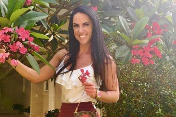 Graciele Lacerda resgata foto em que aparece bem novinha e coroada Miss