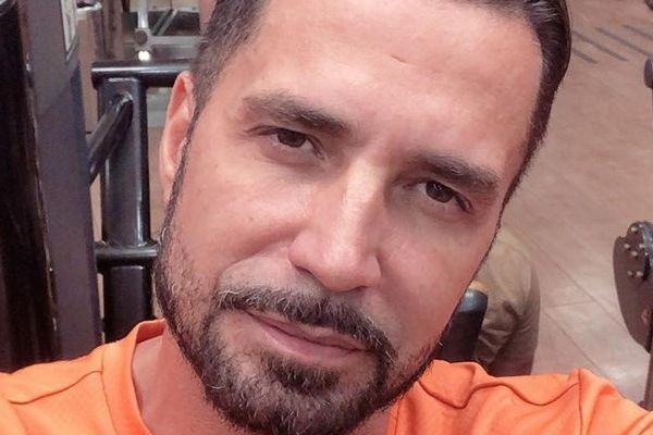 Mais uma! Latino descobre filha de 20 anos de idade