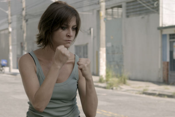 Fofoquito invade bastidores da série A Garota da Moto