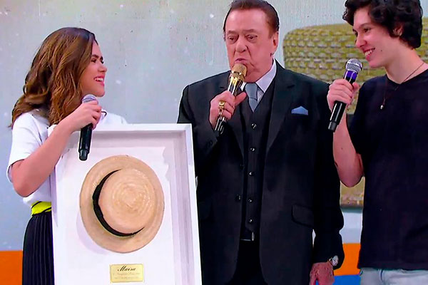 Nicholas Arashiro, namorado de Maisa, invade o Programa Raul Gil e faz homenagem emocionante