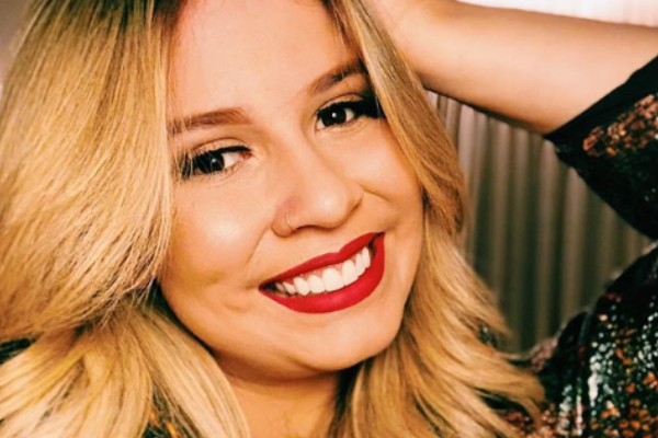 Após cirurgia, Marília Mendonça esfrega cintura superfina na cara da sociedade