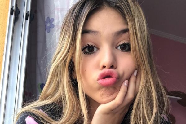 Confira vídeos exclusivos da festança de MC Melody e os looks dos famosos