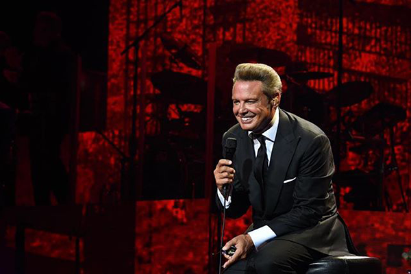 Luis Miguel agride técnico de som durante show no Panamá