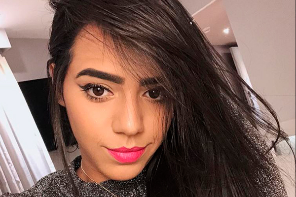Mirella Santos, a Gêmea Lacração, exibe bumbum à milanesa de biquíni