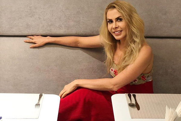 Joelma surpreende, vira boneca e é alvo de críticas