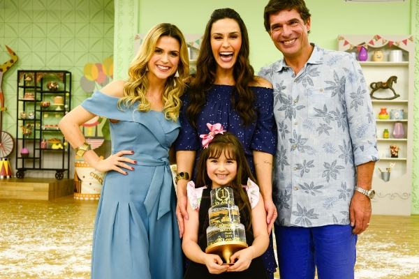Gigi, de apenas 7 anos, é a grande vencedora do Júnior Bake Off