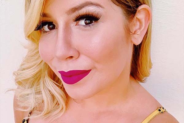 Marília Mendonça posa com decote mais ousado dos últimos tempos e arranca elogios