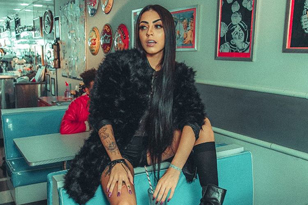 MC Mirella fica presa em meio a tiroteio no Rio de Janeiro