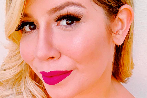 Marília Mendonça abusa do decote e foto ousada impressiona