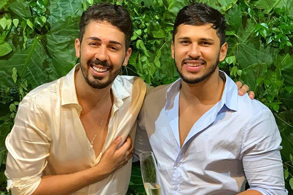 Saiu! Vaza nomes de famosos da lista de casamento de Carlinhos Maia com o namorado