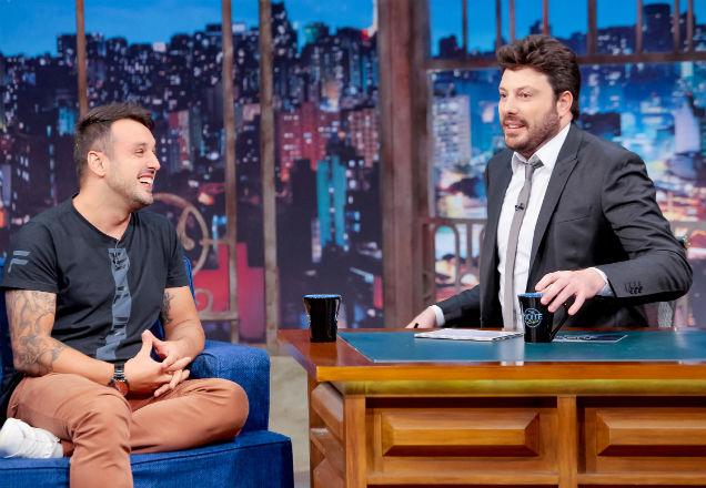 Rodrigo Capella é o entrevistado de Danilo Gentili no The Noite!