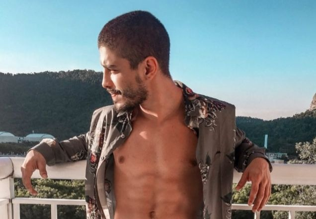 SURPRESA! Após uma noitada agitada, ator famoso ganha um filho nesta madrugada