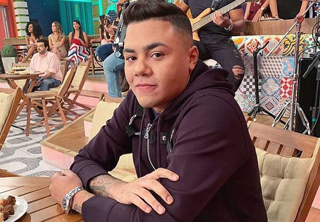 Felipe Araújo lamenta distância de Miguel e emociona fãs
