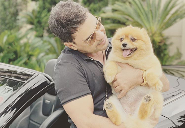 Zezé Di Camargo lamenta morte de cãozinho e vai às lágrimas