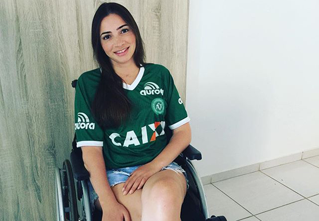 Lais Souza posta foto em pé e emociona internautas
