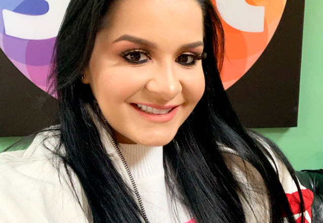 Após lipoaspiração, Maraísa coloca silicone e choca com novo visual