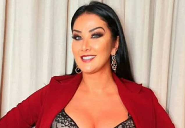 Helen Ganzaroolli de vermelho