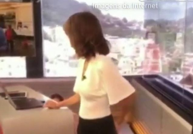 Apresentadora rasga as calças ao vivo na televisão; confira o flagra!