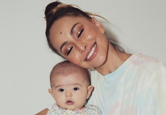 Blogueirinha! Zoe, filha de Sabrina Sato, exibe coleção de óculos e brilha nas redes sociais