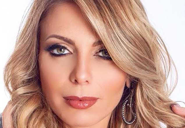 Sheila Mello é atacada nas redes sociais após vídeo rebolando de shortinho