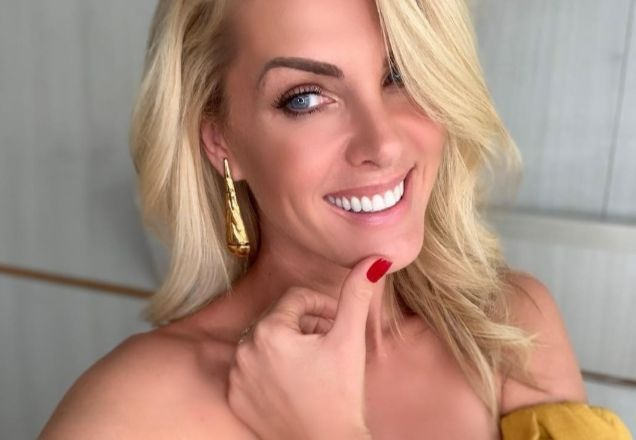 Ana Hickmann publica foto com volume no biquíni e fãs a chamam `homem´