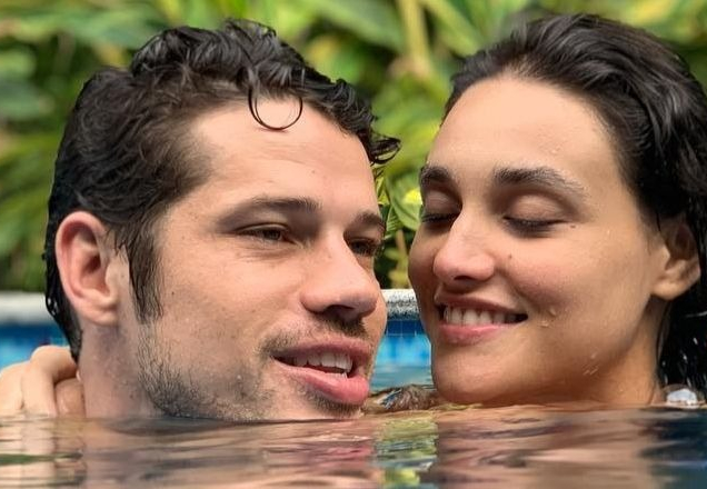 Como assim? Débora Nascimento e José Loreto são flagrados juntos!