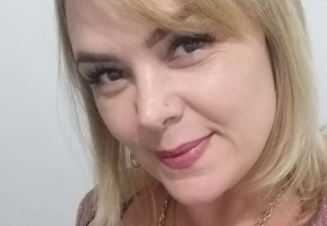 Em entrevista EXCLUSIVA, ex-Paquita se desespera ao relembrar agressões do marido