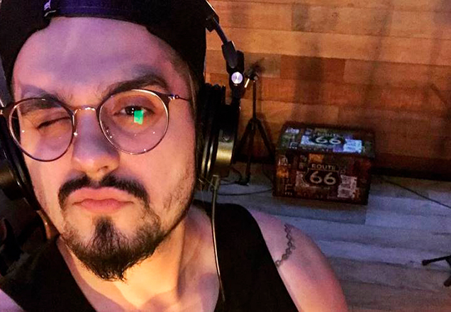 Luan Santana posa sem camisa saradão, mas seguidores brincam: "Solta o ar!"