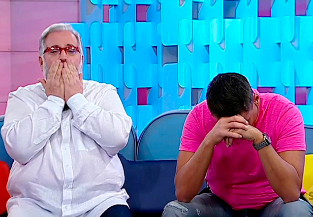 Apresentadores do Fofocalizando se emocionam muito em despedida do diretor Esquilo