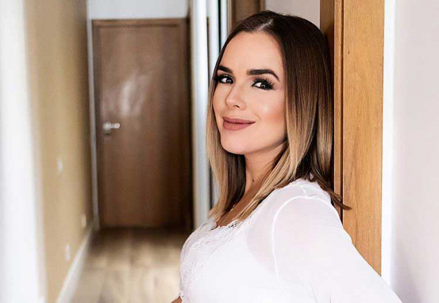 Thaeme mostra a filha recém-nascida e encanta internautas