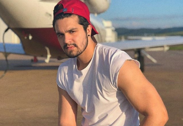 Polêmica em show de Luan Santana: fãs ficam afundados na lama