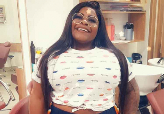 Após colocar silicone, Jojo Todynho abusa do decote explosivo