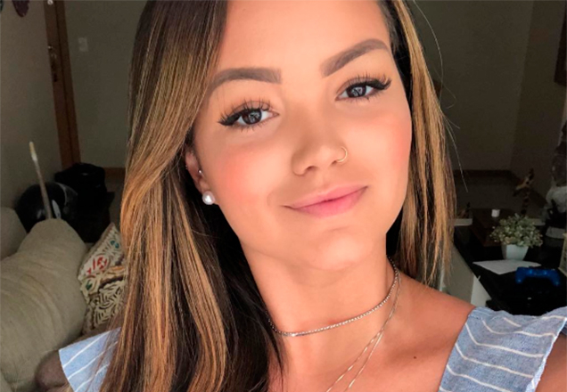 Suzanna Freitas aposta em blusa podrinha e arrasa