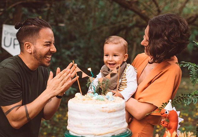 Filho de Junior Lima é flagrado com violão e mostra que herdou talento do pai