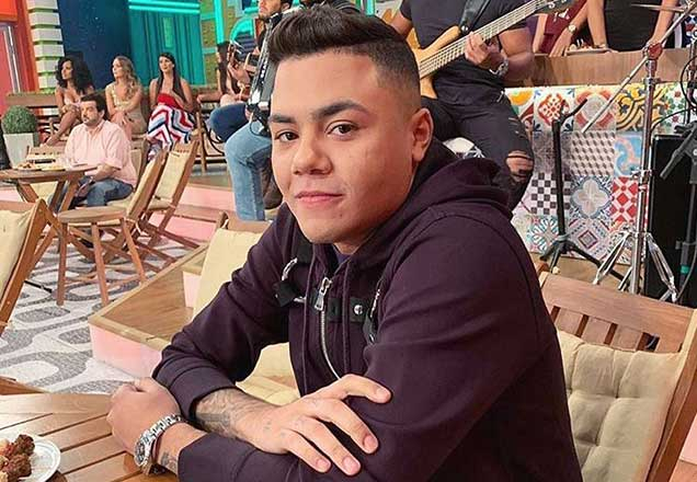 Filho de Felipe Araújo aparece na balança e conquista internet
