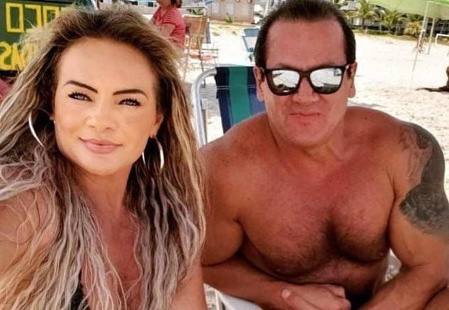 Esposa do apresentador da foto picante rasga elogio em entrevista: `É a coisa mais linda!´