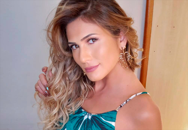Look mil e uma utilidades! Lívia Andrade aposta em blusa de tule que serve para várias ocasiões