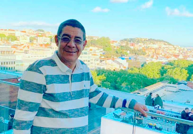 Zeca Pagodinho passa mal durante show e é internado