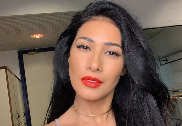 Em clique raro, Simaria aparece ao lado do esposo e dos dois filhos