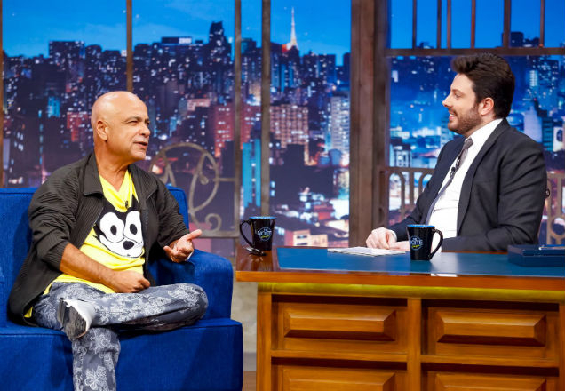 Cláudio Manoel é o convidado de Danilo Gentili no The Noite