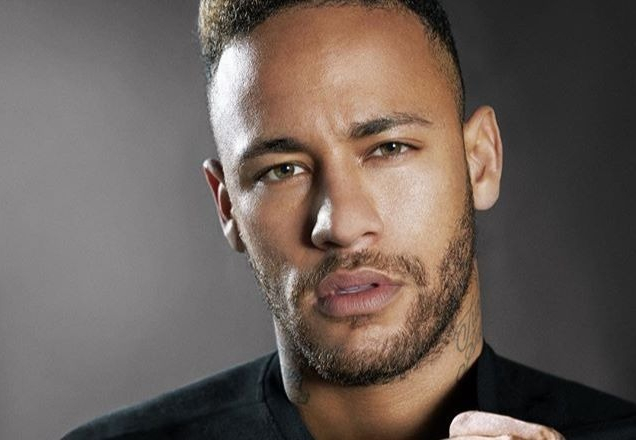 Neymar se defende das acusações de estupro e expõe conversa: `Fui induzido e cai em armadilha´