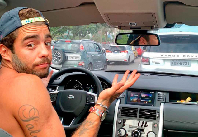 Internauta zomba da profissão de Pedro Scooby e ganha alfinetada