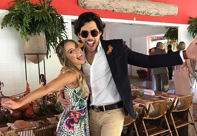 Namorada de Gabriel Diniz mostra vídeos dela cantando junto com ele