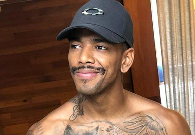 Nego do Borel posta foto ao lado de namorada gata e beleza impressiona seguidores