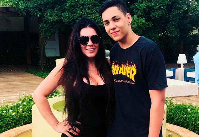 Filho de Simony completa 18 anos e ganha carrão de R$ 200 mil
