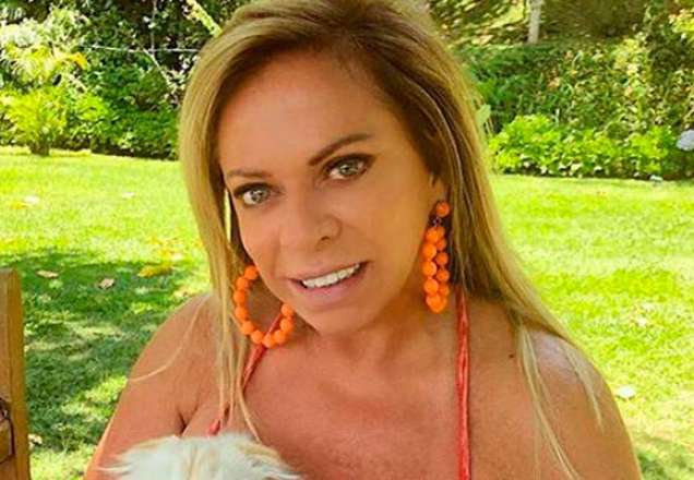 Christina Rocha posa com a filha e beleza da jovem chama atenção