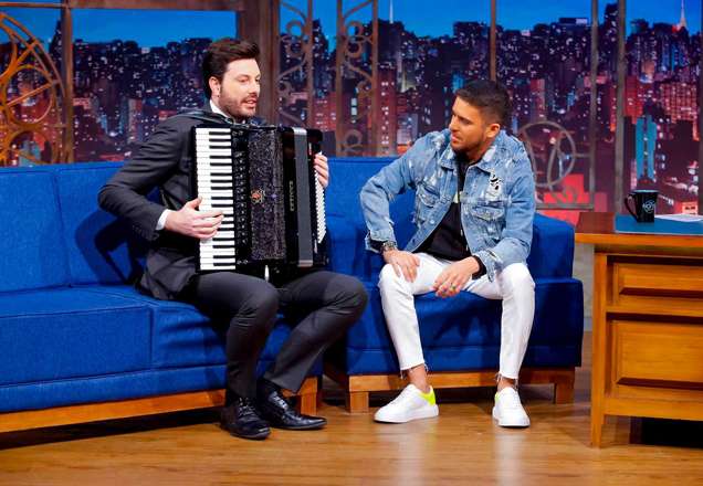 Danilo Gentili entrevista Luan Estilizado no The Noite de hoje