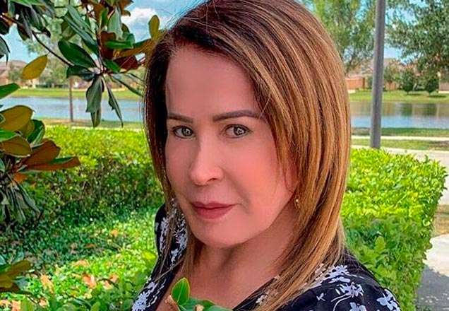 Zilu comemora 61 anos e posta foto rara ao lado de todos os filhos